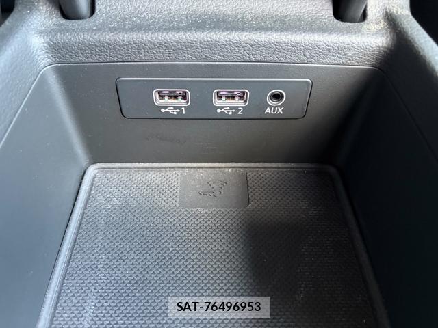 Audi A4 2016-07 8284043-13