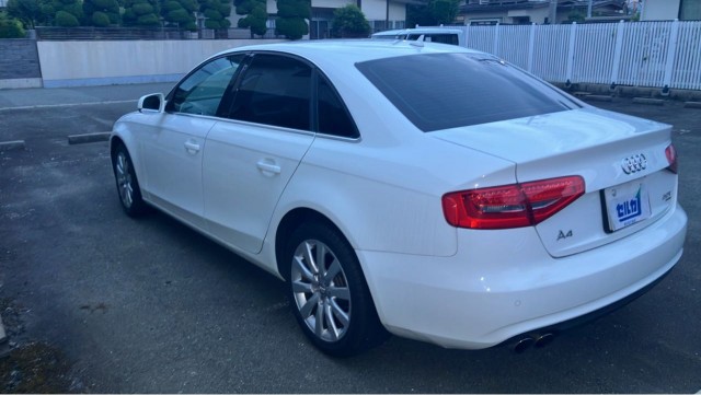 Audi A4 2012-08 8281612-10