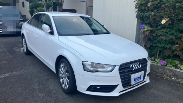 Audi A4 2012-08 8281612-11