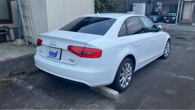 Audi A4 2012-08 8281612-12