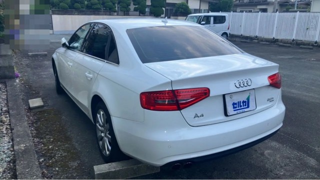 Audi A4 2012-08 8281612-13
