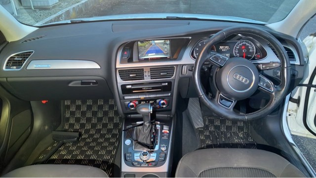 Audi A4 2012-08 8281612-2