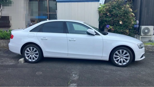 Audi A4 2012-08 8281612-3