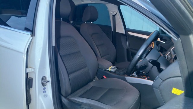 Audi A4 2012-08 8281612-5