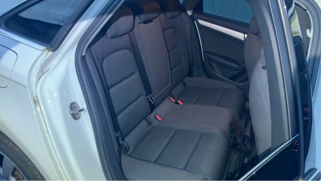 Audi A4 2012-08 8281612-6