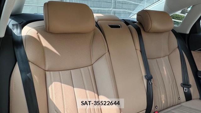 Audi A8 2018-10 8282467-6