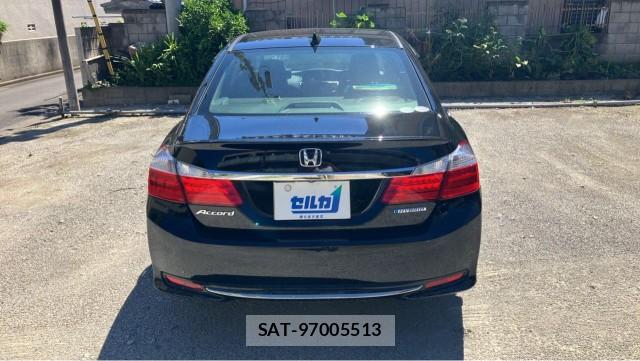 Honda ACCORD HYBRID 2014-04 8282155-1
