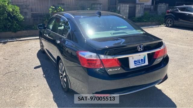Honda ACCORD HYBRID 2014-04 8282155-13