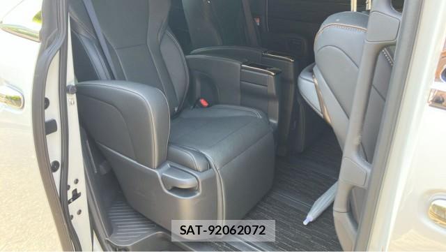 Toyota ALPHARD HYBRID 2024-10 8280685-6