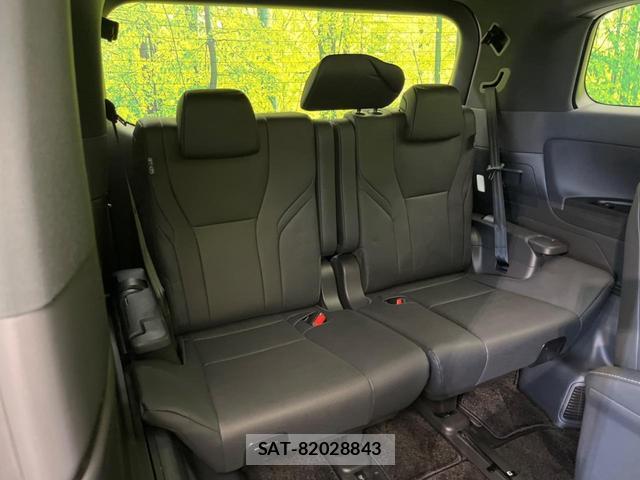 Toyota ALPHARD HYBRID 2023-10 8282838-9