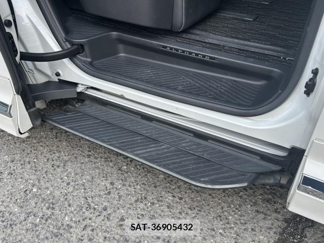 Toyota ALPHARD 2024-03 8278740-6