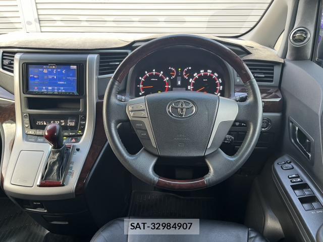 Toyota ALPHARD 2012-04 8278742-3