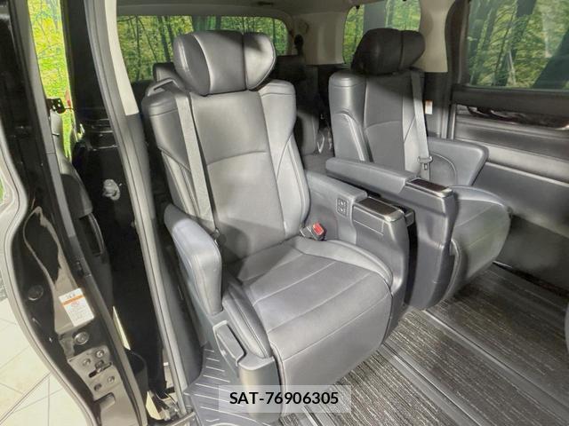 Toyota ALPHARD 2019-02 8279117-8