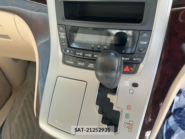 Toyota ALPHARD 2013-06 8279671-17