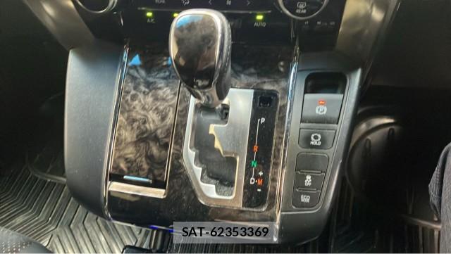 Toyota ALPHARD 2021-06 8281285-14