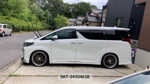 Toyota ALPHARD 2023-04 8281457-3