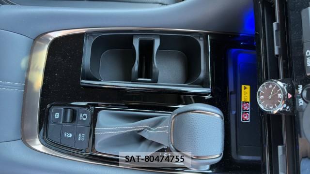 Toyota ALPHARD 2024-04 8281557-12