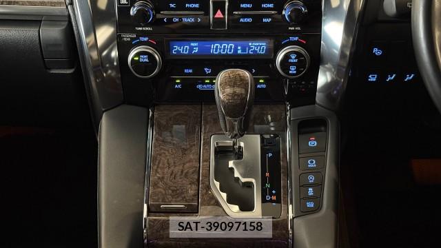 Toyota ALPHARD 2021-03 8281628-14