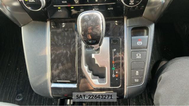 Toyota ALPHARD 2021-03 8281912-14