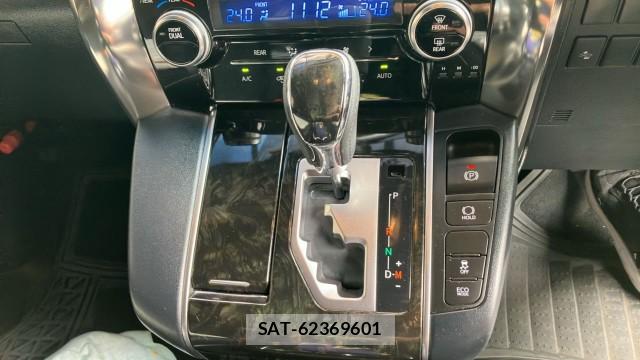 Toyota ALPHARD 2017-12 8281919-14