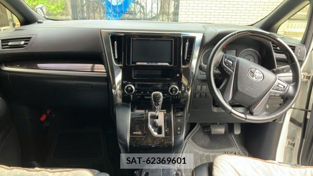 Toyota ALPHARD 2017-12 8281919-2