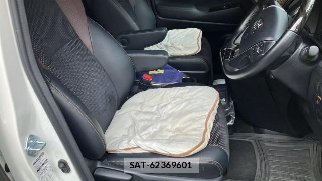 Toyota ALPHARD 2017-12 8281919-5