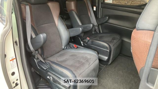 Toyota ALPHARD 2017-12 8281919-6