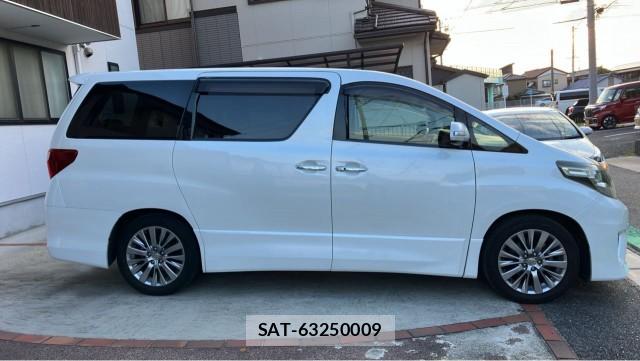 Toyota ALPHARD 2014-02 8282162-3