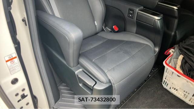 Toyota ALPHARD 2021-08 8282350-6