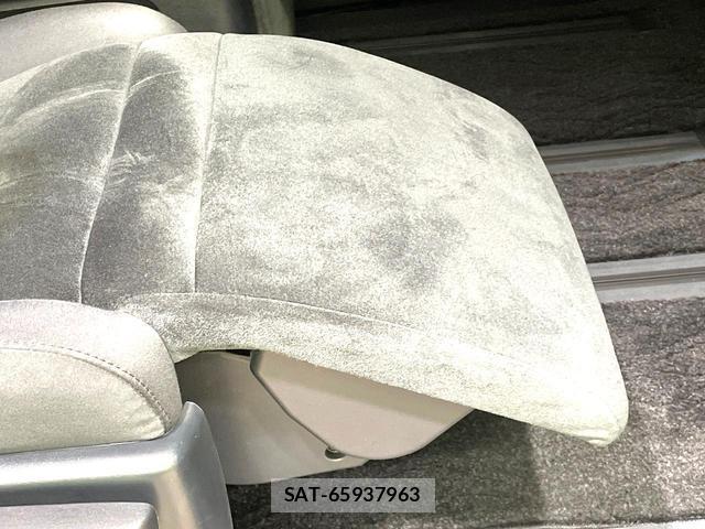 Toyota ALPHARD 2018-06 8283452-6