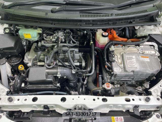 Toyota AQUA 2017-06 8276715-17