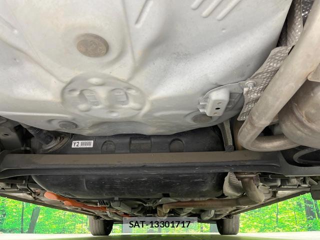 Toyota AQUA 2017-06 8276715-18