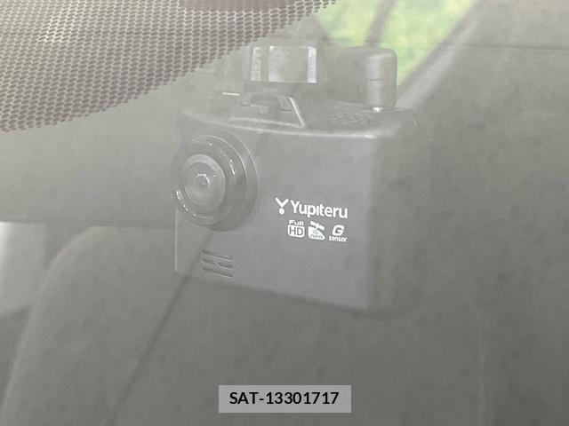 Toyota AQUA 2017-06 8276715-5