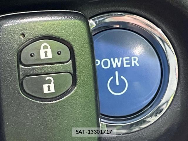Toyota AQUA 2017-06 8276715-6