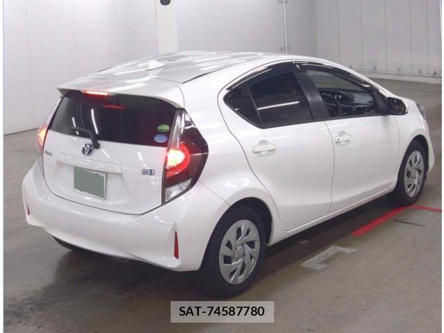 Toyota AQUA 2021-02 8277028-4
