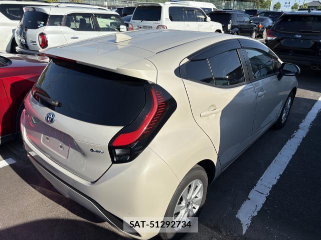 Toyota AQUA 2025-01 8277044-3