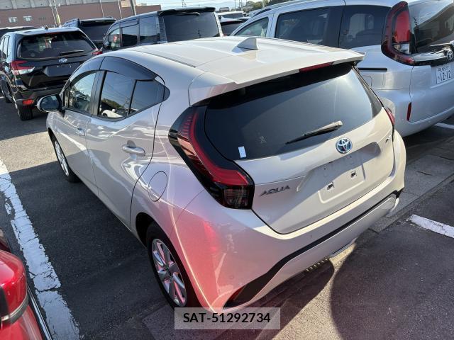 Toyota AQUA 2025-01 8277044-4