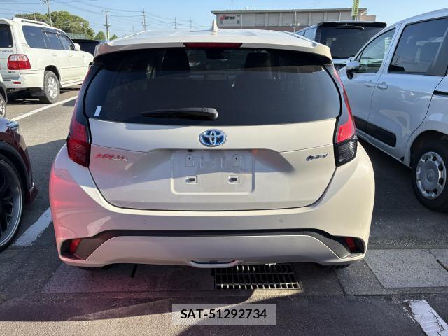 Toyota AQUA 2025-01 8277044-5