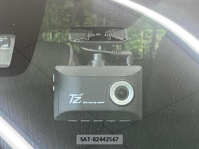 Toyota AQUA 2018-03 8277544-4
