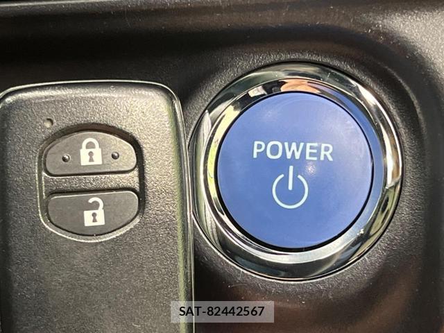Toyota AQUA 2018-03 8277544-5
