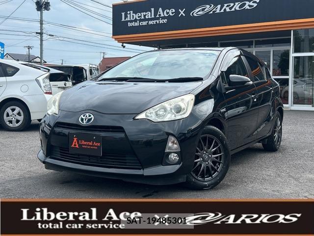 Toyota AQUA 2013-02 8277805-0
