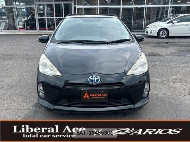 Toyota AQUA 2013-02 8277805-1