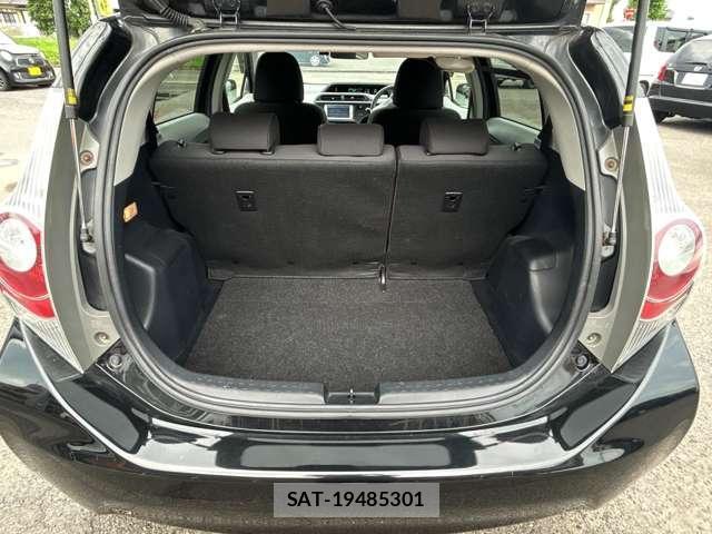 Toyota AQUA 2013-02 8277805-16