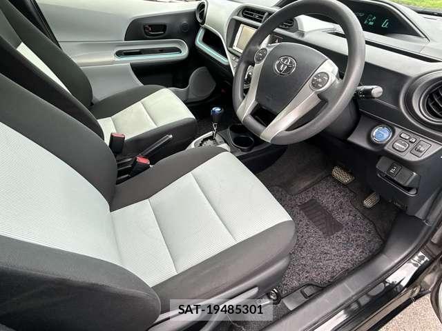 Toyota AQUA 2013-02 8277805-19