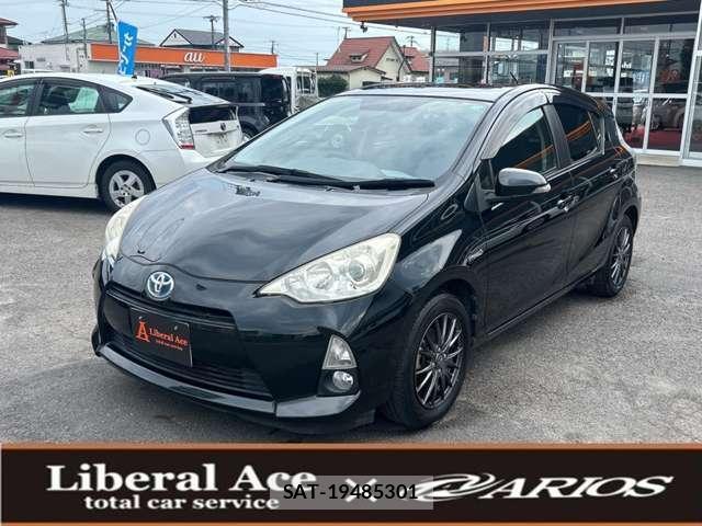 Toyota AQUA 2013-02 8277805-9