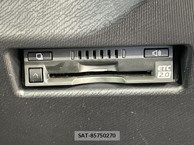 Toyota AQUA 2018-04 8277843-5