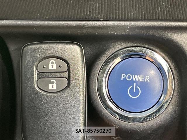 Toyota AQUA 2018-04 8277843-6