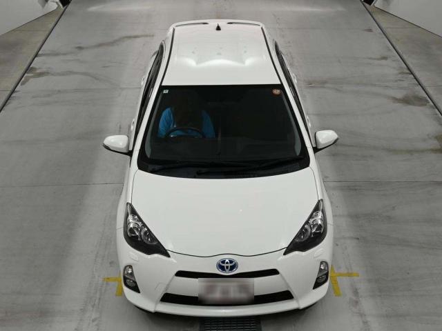 Toyota AQUA 2012-02 8277910-11