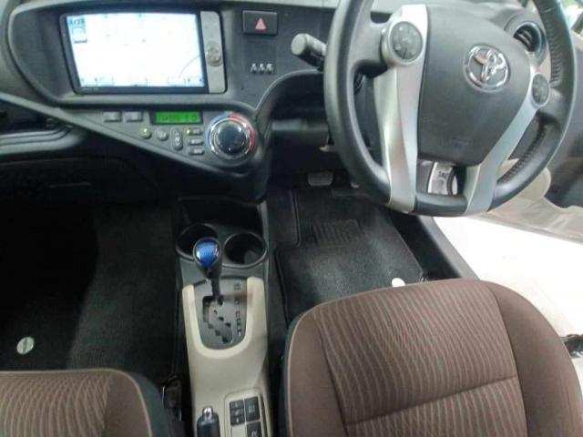 Toyota AQUA 2012-02 8277910-2