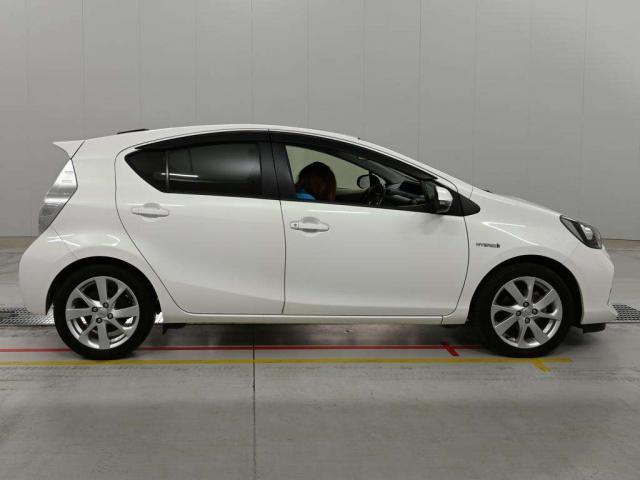 Toyota AQUA 2012-02 8277910-3